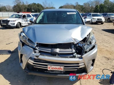 Piąte zdjęcie samochodu w środku: 2019 TOYOTA HIGHLANDER LE VIN:5TDZARFHXKS047378 - miniatura