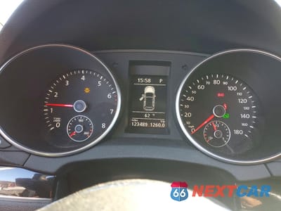 Zdjęcie 9 z 12 samochodu: 2010 VOLKSWAGEN GTI VIN:WVWHD7AJ8AW357447 - miniatura