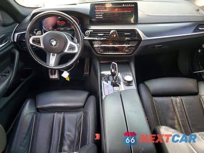 Zdjęcie 8 z 12 samochodu: 2022 BMW M550XI VIN:WBA13BK04NCJ54220 - miniatura