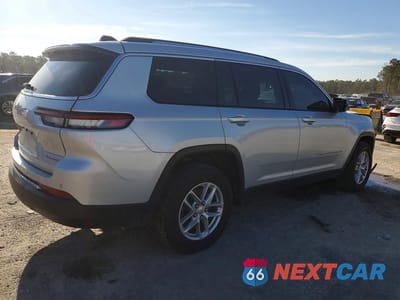 Trzecie zdjęcie samochodu z tyłu: 2021 JEEP GRAND CHEROKEE L LAREDO VIN:1C4RJKAG0M8168921 - miniatura