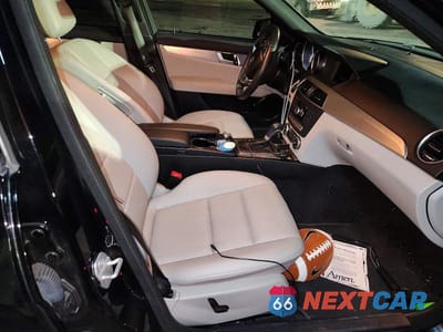 Zdjęcie 13 z 13 samochodu: 2014 MERCEDES-BENZ C 250 VIN:WDDGF4HBXEG237867 - miniatura