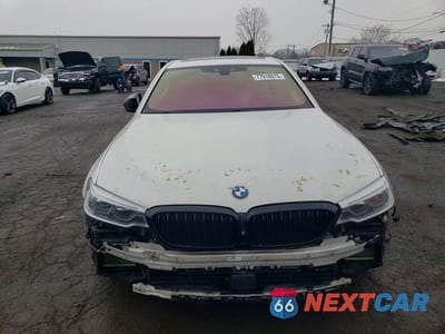 Piąte zdjęcie samochodu w środku: 2018 BMW M550XI VIN:WBAJB9C56JB287177 - miniatura