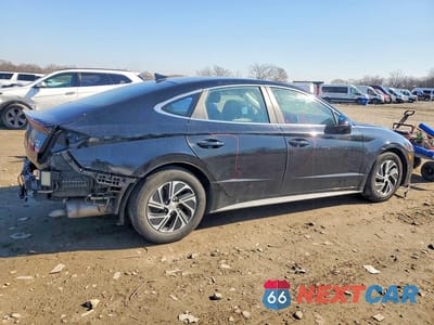 Trzecie zdjęcie samochodu z tyłu: 2021 HYUNDAI SONATA HYBRID BLUE VIN:KMHL24JJ8MA027593 - miniatura