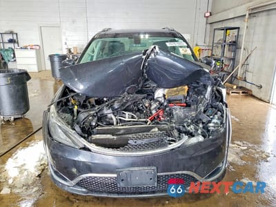 Piąte zdjęcie samochodu w środku: 2018 CHRYSLER PACIFICA TOURING L VIN:2C4RC1BG5JR356112 - miniatura