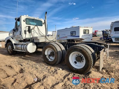 Trzecie zdjęcie samochodu z tyłu: 2025 INTERNATIONAL HX620 SEMI TRUCK VIN:3HSPCAPR4SN379358 - miniatura