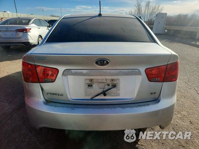 Zdjęcie 6 z 12 samochodu: 2013 KIA FORTE EX VIN:KNAFU4A2XD5695499 - miniatura
