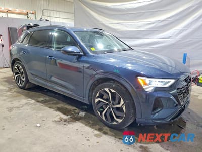 Czwarte zdjęcie samochodu z boku: 2024 AUDI Q8 E-TRON PREMIUM PLUS VIN:WA15AAGE1RB037810 - miniatura