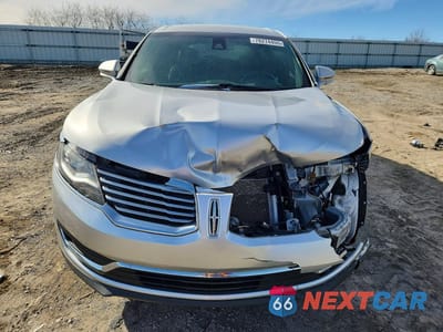 Piąte zdjęcie samochodu w środku: 2016 LINCOLN MKX SELECT VIN:2LMTJ8KR5GBL33324 - miniatura