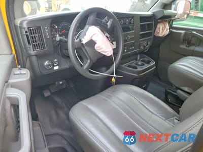 Zdjęcie 8 z 14 samochodu: 2023 GMC SAVANA BOX TRUCK VIN:1GD07RFP7P1116266 - miniatura
