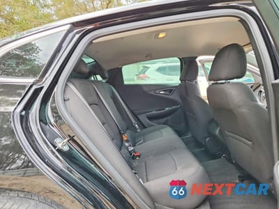 Zdjęcie 10 z 11 samochodu: 2021 CHEVROLET MALIBU RS VIN:1G1ZG5ST6MF043132 - miniatura