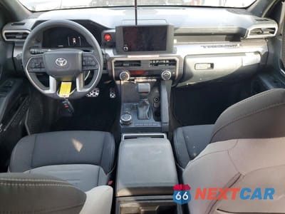 Zdjęcie 8 z 12 samochodu: 2025 TOYOTA TACOMA TRD SPORT VIN:3TMLB5JN7SM191849 - miniatura