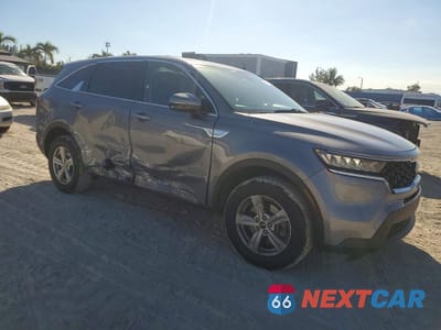 Czwarte zdjęcie samochodu z boku: 2021 KIA SORENTO LX VIN:5XYRGDLC0MG018899 - miniatura