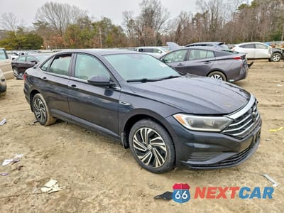 Czwarte zdjęcie samochodu z boku: 2020 VOLKSWAGEN JETTA SEL VIN:3VWEB7BUXLM022420 - miniatura