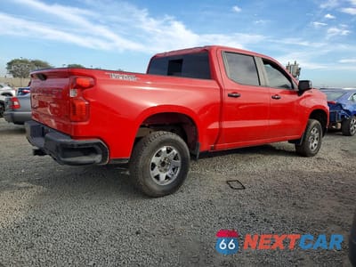 Trzecie zdjęcie samochodu z tyłu: 2021 CHEVROLET SILVERADO K1500 LT TRAIL BOSS VIN:1GCPYFED2MZ100222 - miniatura