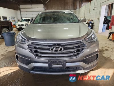 Piąte zdjęcie samochodu w środku: 2018 HYUNDAI SANTA FE SPORT VIN:5NMZT3LB6JH073601 - miniatura