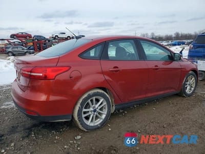 Trzecie zdjęcie samochodu z tyłu: 2018 FORD FOCUS SE VIN:1FADP3F2XJL310430 - miniatura