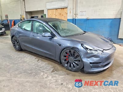 Czwarte zdjęcie samochodu z boku: 2023 TESLA MODEL 3 VIN:5YJ3E1EC1PF399200 - miniatura