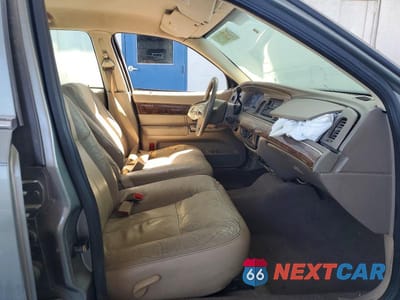 Zdjęcie 7 z 12 samochodu: 2004 MERCURY GRAND MARQUIS GS VIN:2MEFM74W54X646842 - miniatura
