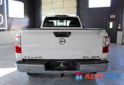 Zdjęcie 6 z 10 samochodu: 2017 NISSAN TITAN SV VIN:1N6AA1R87HN548279 - miniatura