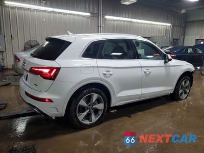 Trzecie zdjęcie samochodu z tyłu: 2024 AUDI Q5 PREMIUM 40 VIN:WA1ABAFY1R2026670 - miniatura