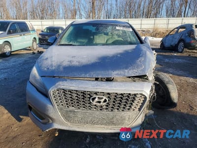 Piąte zdjęcie samochodu w środku: 2017 HYUNDAI SONATA HYBRID VIN:KMHE24L18HA050285 - miniatura