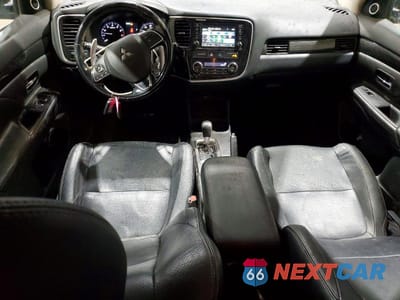 Zdjęcie 8 z 14 samochodu: 2016 MITSUBISHI OUTLANDER GT VIN:JA4JZ4AXXGZ008068 - miniatura