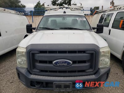 Piąte zdjęcie samochodu w środku: 2013 FORD F350 SUPER DUTY UTILITY / SERVICE TRUCK VIN:1FDRF3A61DEB92575 - miniatura