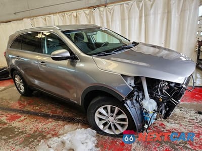 Czwarte zdjęcie samochodu z boku: 2017 KIA SORENTO LX VIN:5XYPGDA55HG212135 - miniatura