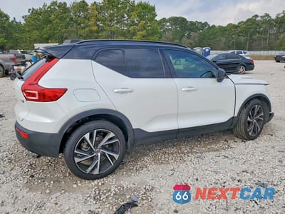 Trzecie zdjęcie samochodu z tyłu: 2021 VOLVO XC40 T5 R-DESIGN VIN:YV4162UM0M2613299 - miniatura