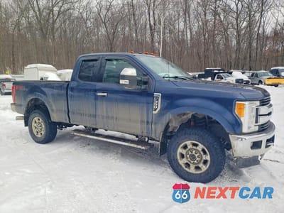 Czwarte zdjęcie samochodu z boku: 2017 FORD F350 SUPER DUTY VIN:1FT8X3B67HEE60353 - miniatura