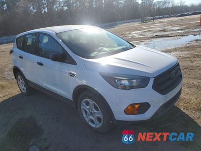 Czwarte zdjęcie samochodu z boku: 2019 FORD ESCAPE S VIN:1FMCU0F78KUB33196 - miniatura
