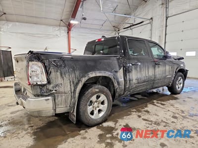 Trzecie zdjęcie samochodu z tyłu: 2026 RAM TRUCKS 1500 BIG HORN VIN:3C6SRFFP6T4157496 - miniatura