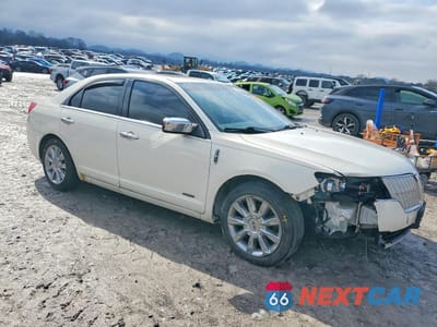 Czwarte zdjęcie samochodu z boku: 2012 LINCOLN MKZ HYBRID VIN:3LNDL2L3XCR808673 - miniatura