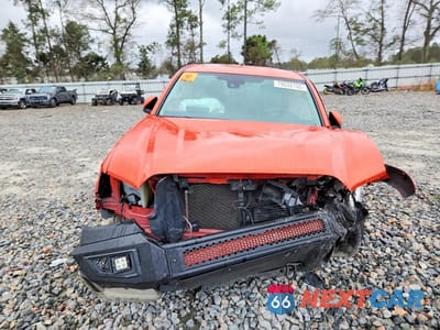 Piąte zdjęcie samochodu w środku: 2018 TOYOTA TACOMA SR5 V6 VIN:5TFAZ5CN7JX065094 - miniatura
