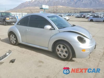 Czwarte zdjęcie samochodu z boku: 2002 VOLKSWAGEN NEW BEETLE GLX VIN:3VWDD21C62M422717 - miniatura
