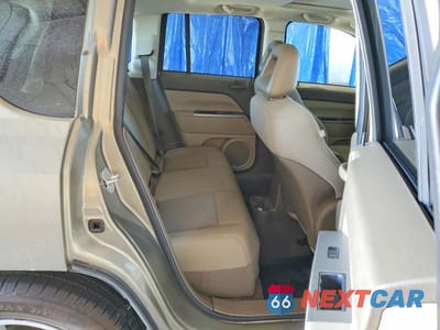 Zdjęcie 11 z 12 samochodu: 2010 JEEP COMPASS VIN:1J8FT47W07D204313 - miniatura