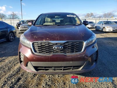 Piąte zdjęcie samochodu w środku: 2019 KIA SORENTO LX VIN:5XYPG4A52KG467459 - miniatura