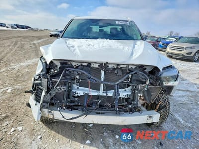 Piąte zdjęcie samochodu w środku: 2024 TOYOTA TUNDRA CREWMAX SR VIN:5TFLA5DB5RX204591 - miniatura