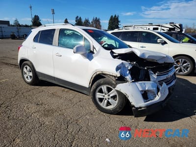 Czwarte zdjęcie samochodu z boku: 2016 CHEVROLET TRAX 1LT VIN:3GNCJLSB0GL126924 - miniatura