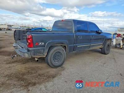 Trzecie zdjęcie samochodu z tyłu: 2005 CHEVROLET SILVERADO K1500 VIN:2GCEK13T451118611 - miniatura