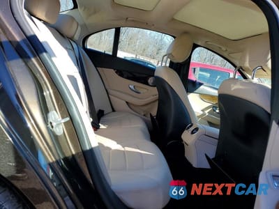 Zdjęcie 10 z 12 samochodu: 2015 MERCEDES-BENZ C 300 4MATIC VIN:55SWF4KB3FU028608 - miniatura