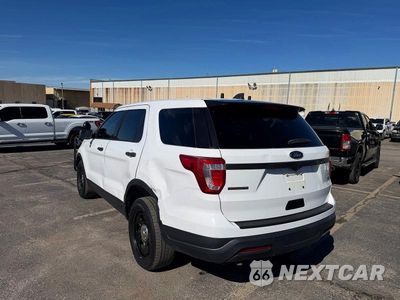 Trzecie zdjęcie samochodu z tyłu: 2018 FORD EXPLORER POLICE INTERCEPTOR VIN:1FM5K8ARXJGA89902 - miniatura