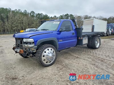 2001 CHEVROLET SILVERADO FLATBED TRUCK 1GBJC34151F135588 - główne zdjęcie licytacji z USA - miniatura