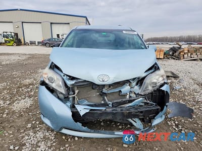Piąte zdjęcie samochodu w środku: 2016 TOYOTA SIENNA LE 8 PASSENGER VIN:5TDKK3DC2GS760768 - miniatura