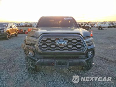 Piąte zdjęcie samochodu w środku: 2023 TOYOTA TACOMA DOUBLE CAB VIN:3TMCZ5AN5PM594408 - miniatura