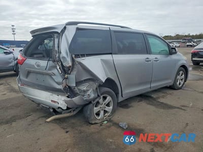 Trzecie zdjęcie samochodu z tyłu: 2017 TOYOTA SIENNA LE VIN:5TDKZ3DC9HS802947 - miniatura