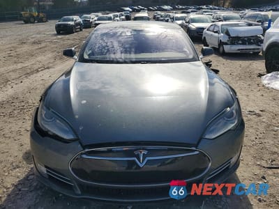 Piąte zdjęcie samochodu w środku: 2013 TESLA MODEL S VIN:5YJSA1DP4DFP22498 - miniatura