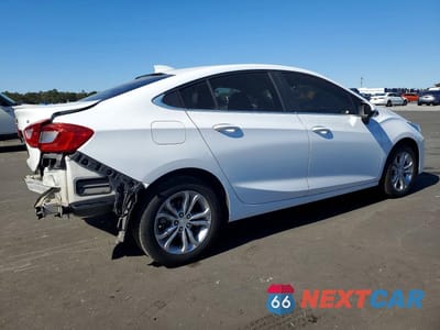 Trzecie zdjęcie samochodu z tyłu: 2019 CHEVROLET CRUZE LT VIN:1G1BE5SM6K7146106 - miniatura
