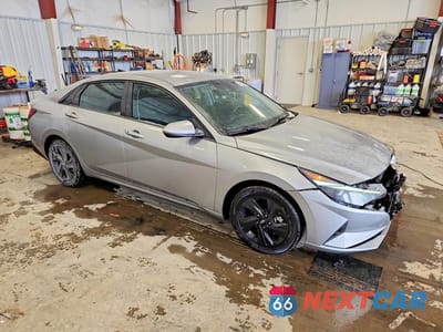 Czwarte zdjęcie samochodu z boku: 2023 HYUNDAI ELANTRA SEL VIN:5NPLM4AG9PH100552 - miniatura