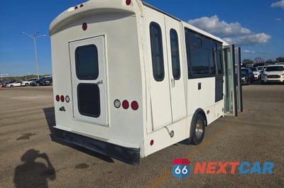 Czwarte zdjęcie samochodu z boku: 2015 FORD ECONOLINE E450 SUPER DUTY CUTAWAY VAN VIN:1FDFE4FS1FDA08410 - miniatura